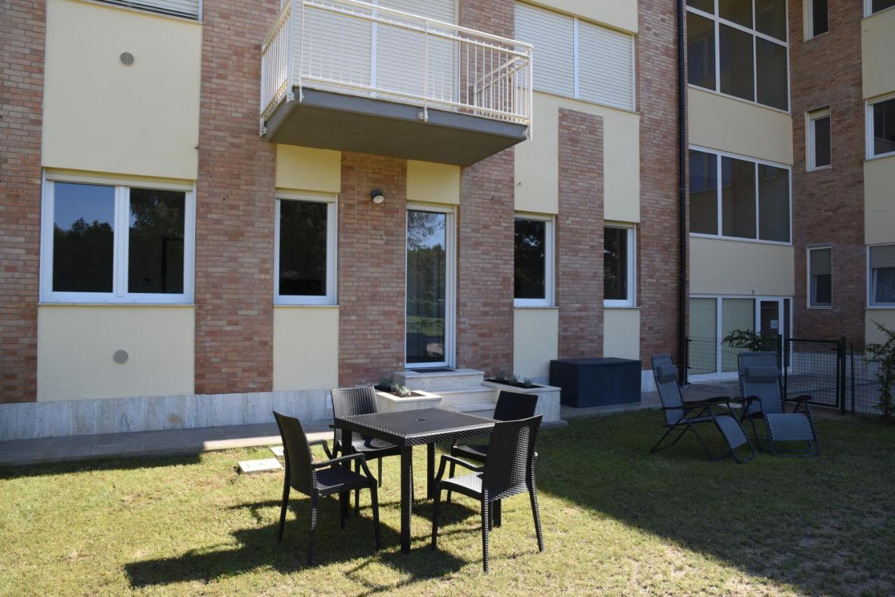 Residence Il Piviere App 7 With Private Garden 칼람브로네 외부 사진