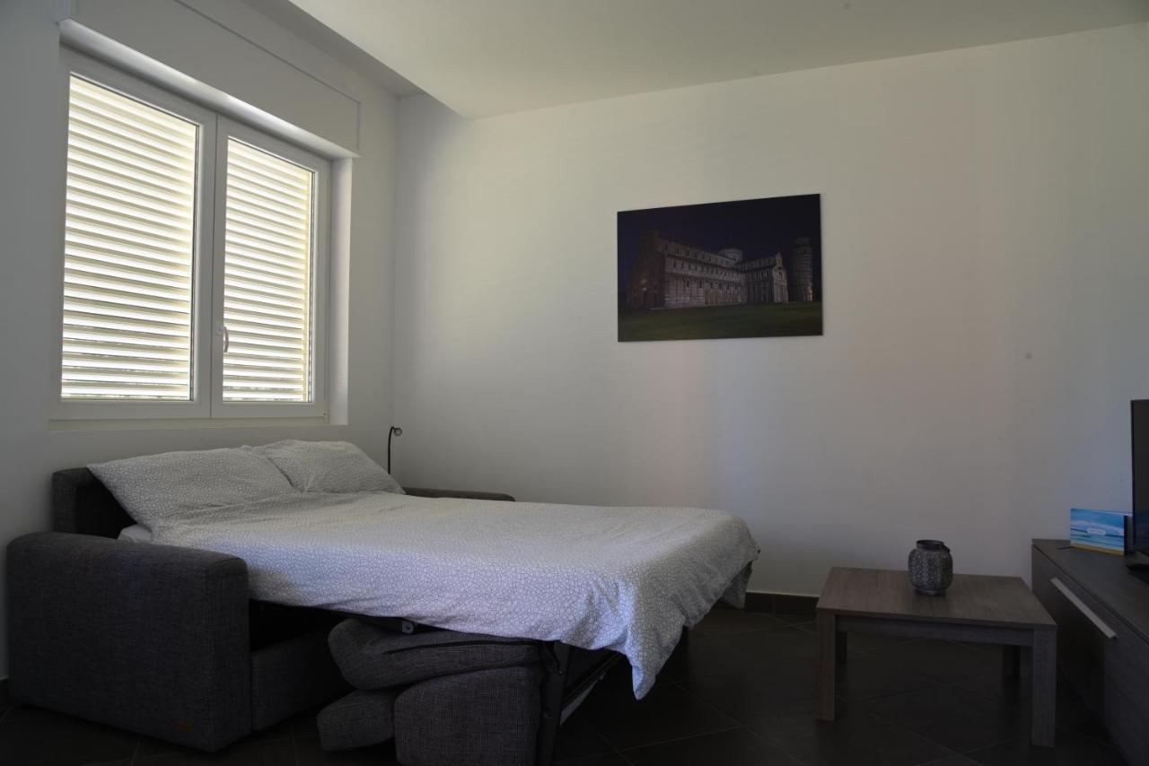 Residence Il Piviere App 7 With Private Garden 칼람브로네 외부 사진